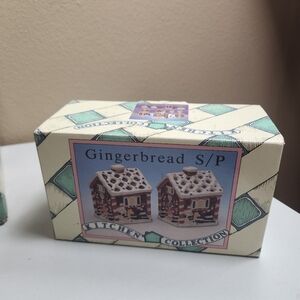 Kitchen Collection VTG Gingerbread House Salt & Pepper Shakers